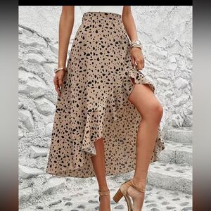 Beautiful asymmetrical skirt with ruffle light weight with elastic waist